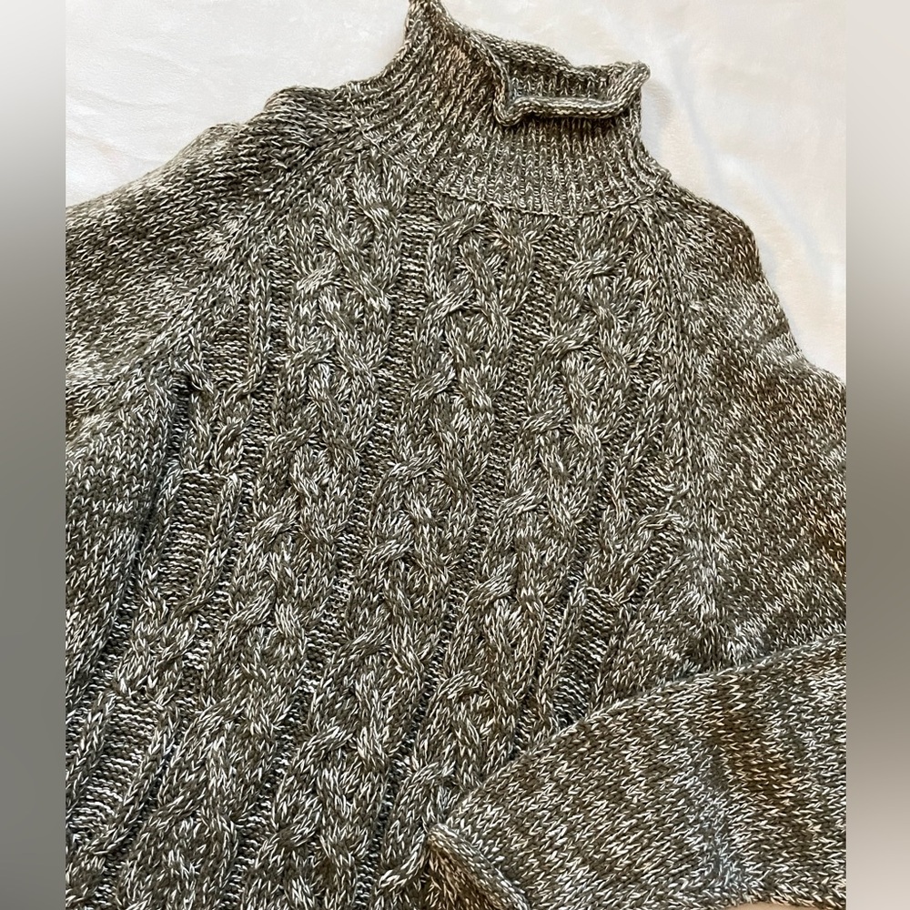 Abercrombie & Fitch Olive‎ Cable Knit Vintage Adirondack Edition Sweater